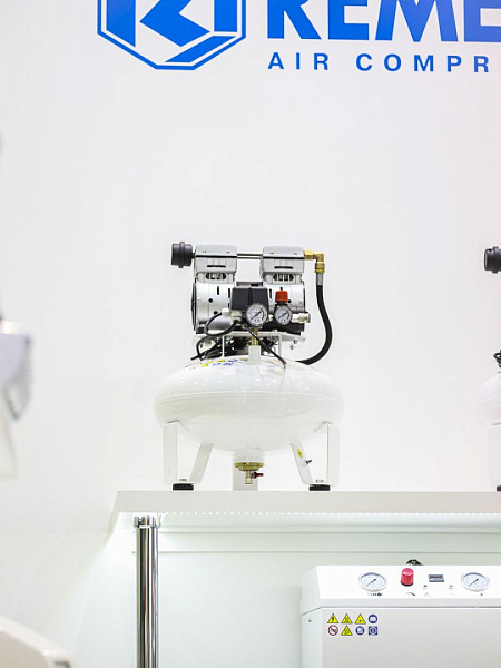 Стенд компании GREEN DENT на выставке Дентал-Экспо 2019_59.jpg