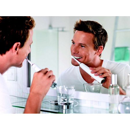 Philips Sonicare DiamondClean HX9332/35 - звуковая зубная щетка с 3-мя насадками, дорожным чехлом и скребком для очистки языка