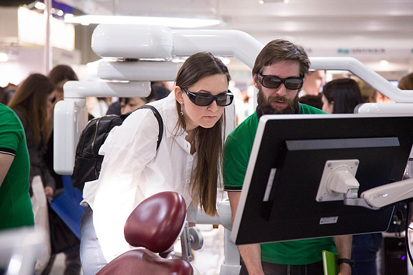 Стенд компании GREEN DENT на выставке Дентал-Ревю 2020-01.jpg