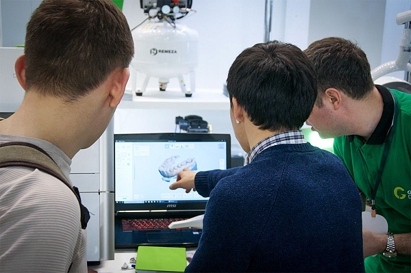 Стенд компании GREEN DENT на выставке Дентал Салон 2019_006.jpg