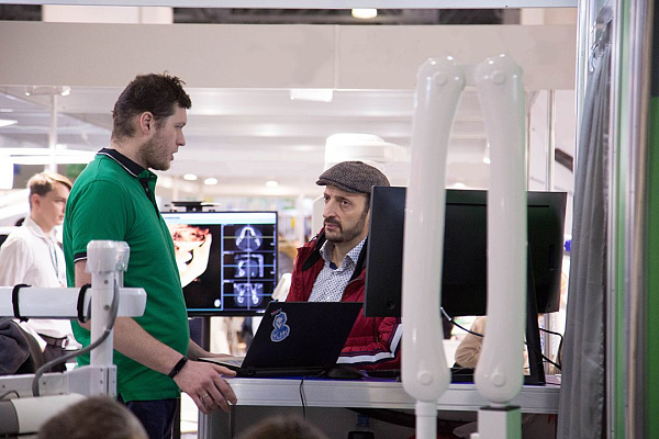 Стенд компании GREEN DENT на выставке Дентал-Ревю 2020-65.jpg